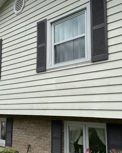 Kettering house siding before soft washing